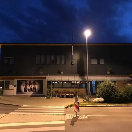 Kleine Im - Konzept Flieger - 2 Stockwerke Apartment